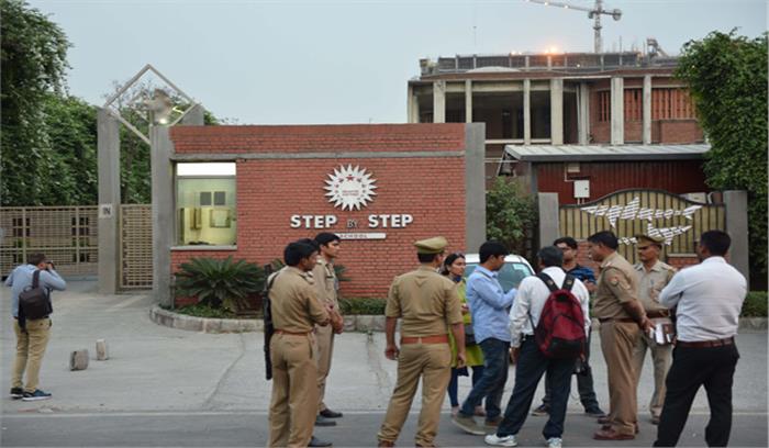 लाखों रुपए फीस देने के बाद विषाक्त भोजन, सवाल कायम