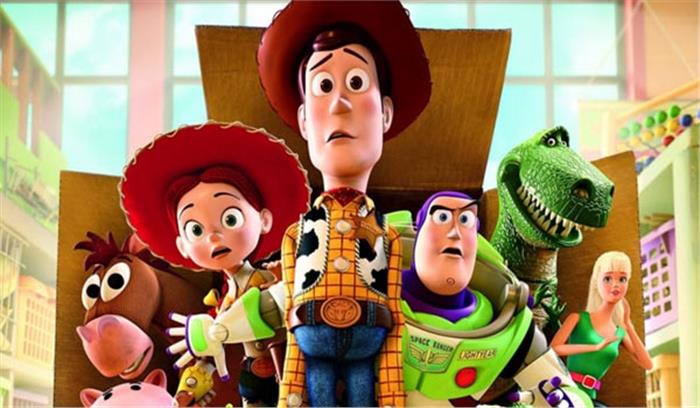 टॉय स्टोरी 4 की पटकथा के लिए स्टेफनी फॉसम को चुना गया