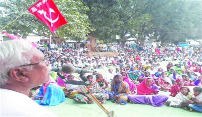 विकास के नाम पर जमीन हड़पना बंद करें