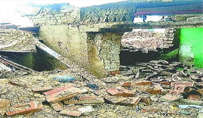 मेरठ में बारिश के दौरान मकान ढहने से मां-बेटी की मौत, दो घायल