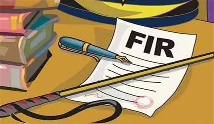 गली में युवक ने थूका तो महिला की शिकायत पर दर्ज हुई एफआईआर गली में युवक ने थूका तो महिला की शिकायत पर दर्ज हुई एफआईआर