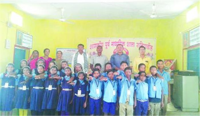 छात्र-छात्राओं ने अनुशासन में रहने की ली शपथ