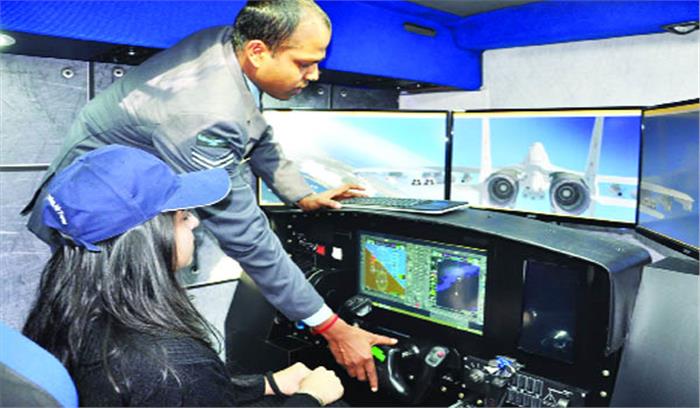 इंडक्शन पब्लिसीटी एक्जीबिशन व्हीकल का प्रदर्शन