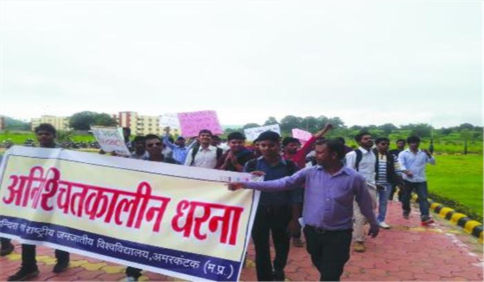 आईजीएनटीयू में मूलभूत सुविधाओं का अभाव