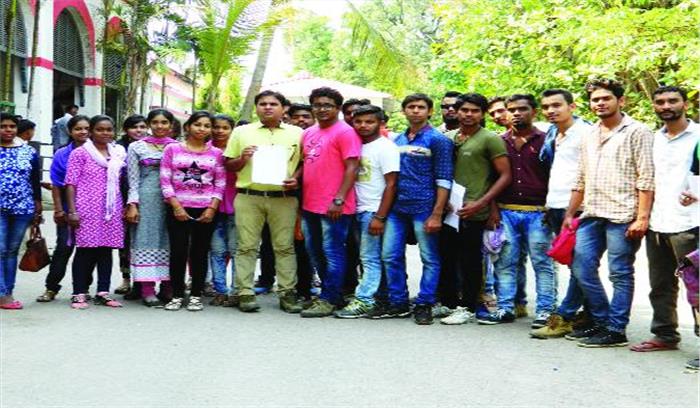 विद्यार्थियों के खातों में अब तक जमा नहीं हुई टैबलेट की राशि