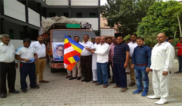 बसपा नेताओं ने सहारनपुर दंगो में प्रताड़ित लोगों के लिए भेजी राहत सामग्री