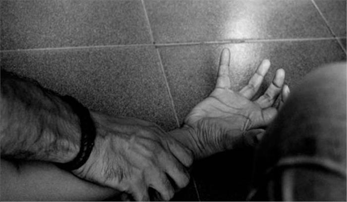 सीहोर में सौतेले पिता के दुष्कर्म करने पर बेटी ने खाया जहर