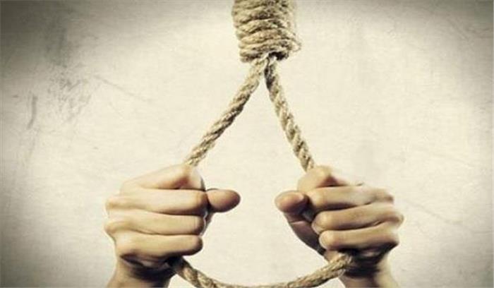बिहार : दंपति ने फांसी का फंदा लगाकर की आत्महत्या बिहार : दंपति ने फांसी का फंदा लगाकर की आत्महत्या