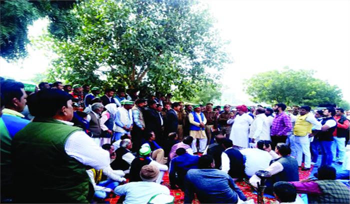 सिटी मजिस्ट्रेट के आश्वासन के बाद आठ दिन से चल रही पंचायत समाप्त