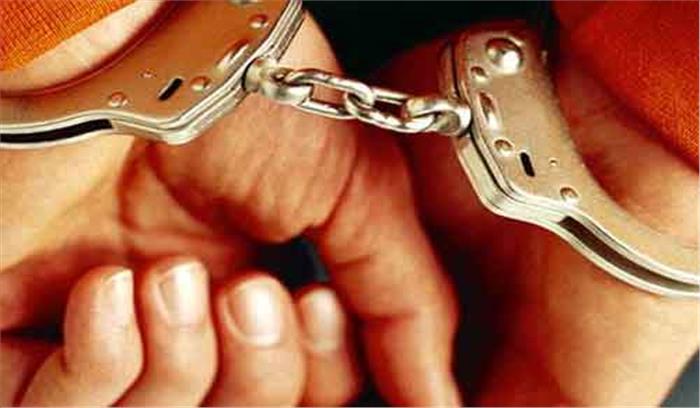अश्लील वीडियो अपलोड कर फंसा सुमित अश्लील वीडियो अपलोड कर फंसा सुमित