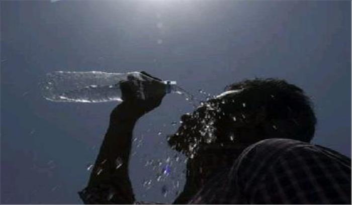 गर्मी से लोग बेहाल, बारिश का इंतजार