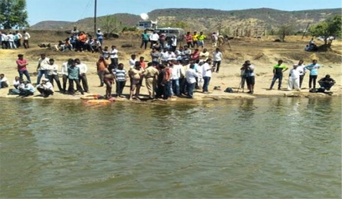 पुणे : बांध में डूबने से तीन छात्रों की मौत पुणे : बांध में डूबने से तीन छात्रों की मौत