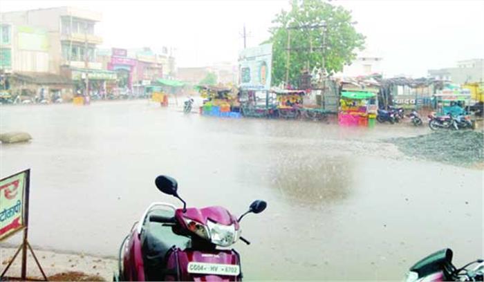 बारिश के कारण लोगों को मिली गर्मी से राहत