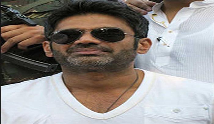 सुनील शेट्टी ने पर्दे के पीछे काम करने वाली टीम की सराहना की