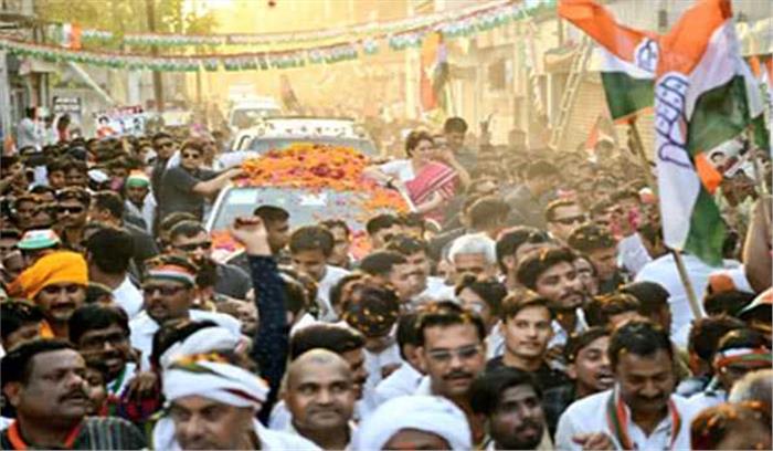 चिलचिलाती धूप में प्रियंका ने रोड शो कर किया शक्ति प्रदर्शन