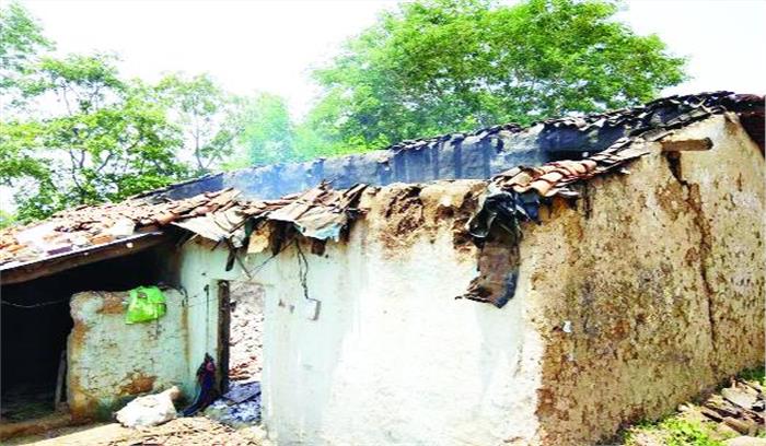 अंधविश्वास में पड़कर बेवा के घर में लगाई आग