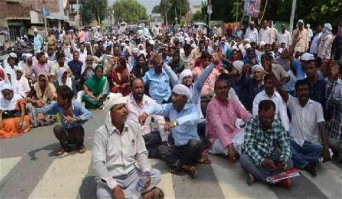 यूपी में शिक्षा मित्रों का आज से अनिश्चितकालीन प्रदर्शन