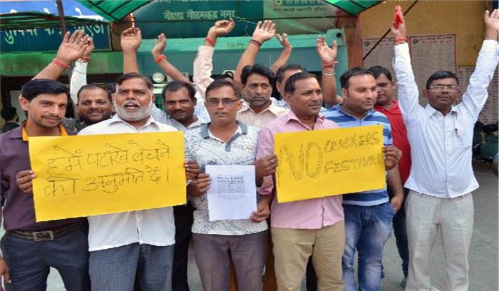 पटाखा ब्रिकी रोक के आदेश से व्यापारी सहमे