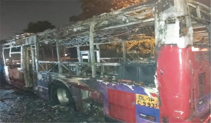 जामिया विवाद : सुप्रीम कोर्ट का दखल से इंकार, प्रधान न्यायाधीश ने पूछा, कैसे जली बसें? जामिया विवाद : सुप्रीम कोर्ट का दखल से इंकार, प्रधान न्यायाधीश ने पूछा, कैसे जली बसें?