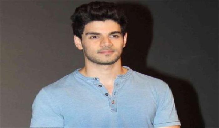 सूरज पंचोली ने स्वास्थ्य कैफे खोलकर आतिथ्य व्यवसाय का निर्णय लिया