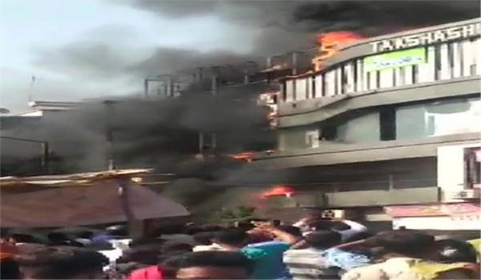 सूरत की इमारत में लगी भीषण आग, 19 लोगों की झुलसकर मौत