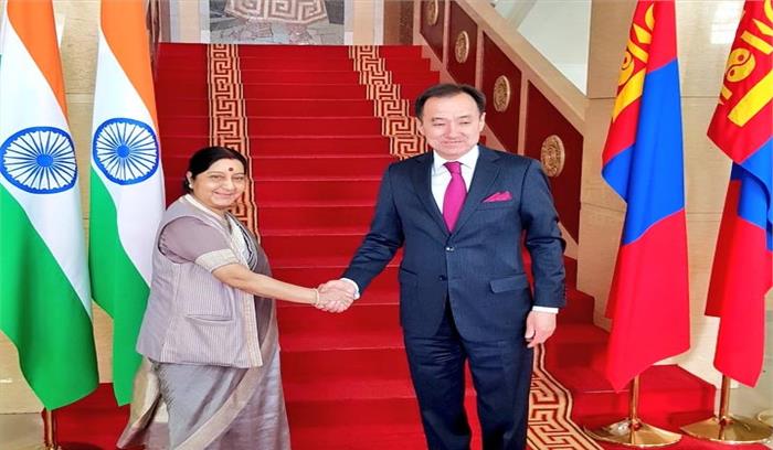 सुषमा स्वराज ने द्विपक्षीय सहयोग के मुद्दों पर मंगोलिया के प्रधानमंत्री से की चर्चा सुषमा स्वराज ने द्विपक्षीय सहयोग के मुद्दों पर मंगोलिया के प्रधानमंत्री से की चर्चा