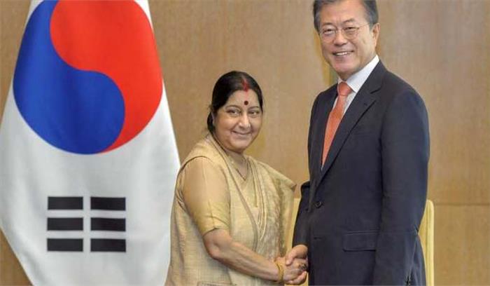 दक्षिण कोरिया के राष्ट्रपति मून से सुषमा स्वराज ने की रणनीतिक साझेदारी पर चर्चा