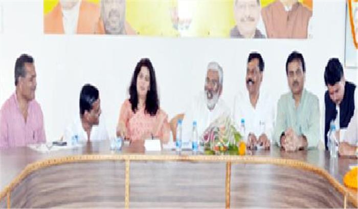 सरकार की योजनाओं का लाभ, हितग्राहियों तक पहुंचाने सार्थक प्रयास होना चाहिए- स्वतंत्र देव