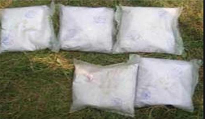 पुलिस ने मादक पदार्थ के साथ तस्कर को किया गिरफ्तार पुलिस ने मादक पदार्थ के साथ तस्कर को किया गिरफ्तार