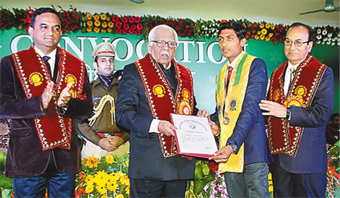 शपथ लेना आसान है, लेकिन निभाना कठिन