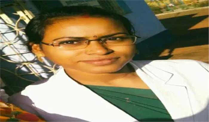 सिस्टम ने ली एक और जान, नर्स को भी नहीं बचा पाए डॉक्टर, ब्लैक में खऱीदनी पड़ी रेमडेसिविर सिस्टम ने ली एक और जान, नर्स को भी नहीं बचा पाए डॉक्टर, ब्लैक में खऱीदनी पड़ी रेमडेसिविर