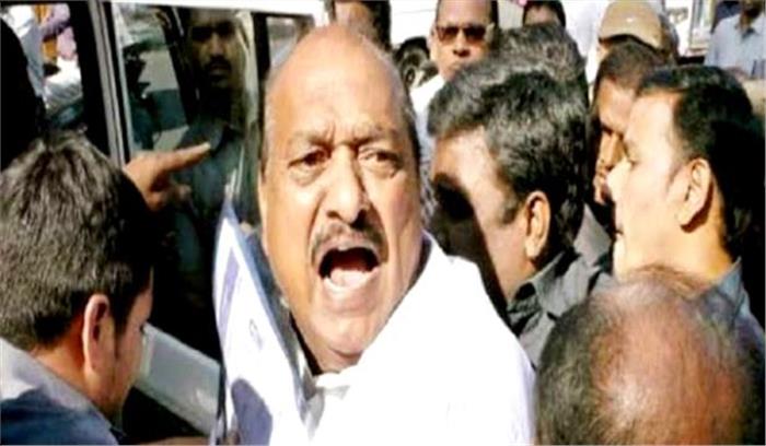 फर्जी दस्तावेजों के आधार पर वाहनों की बिक्री मामले में तेदेपा नेता गिरफ्तार फर्जी दस्तावेजों के आधार पर वाहनों की बिक्री मामले में तेदेपा नेता गिरफ्तार