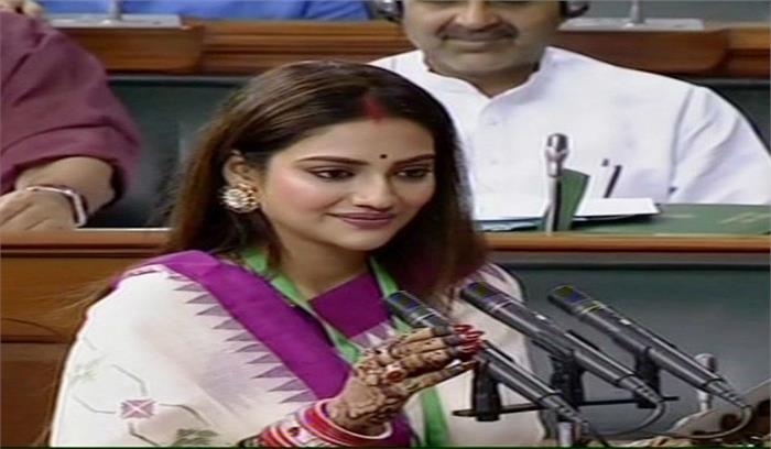 लोकसभा: टीएमसी सांसद नुसरत जहां ने ली सांसद पद की शपथ