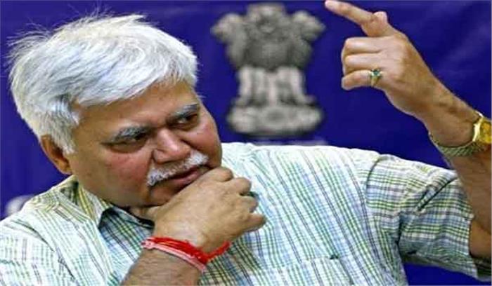 ट्राई प्रमुख की चुनौती के कुछ घंटे बाद उनके आधार के आंकड़े लीक