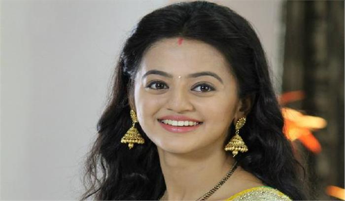 हेली शाह पावर योग से खुद को फिट रखती हैं