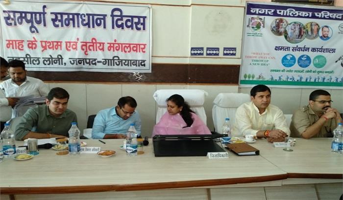 तहसील दिवस पर अधिकारियों ने सुनी जनता की समस्याएं