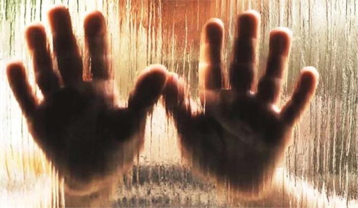 रायगढ़ में किशोरी व ३ लोगों ने की जान देने की कोशिश रायगढ़ में किशोरी व ३ लोगों ने की जान देने की कोशिश