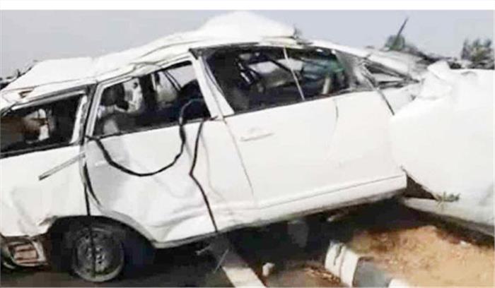 उत्तर प्रदेश :सड़क हादसे में आबकारी अधिकारी की मौत, तीन घायल