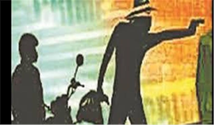 तमंचे के बल पर युवक से लूट 