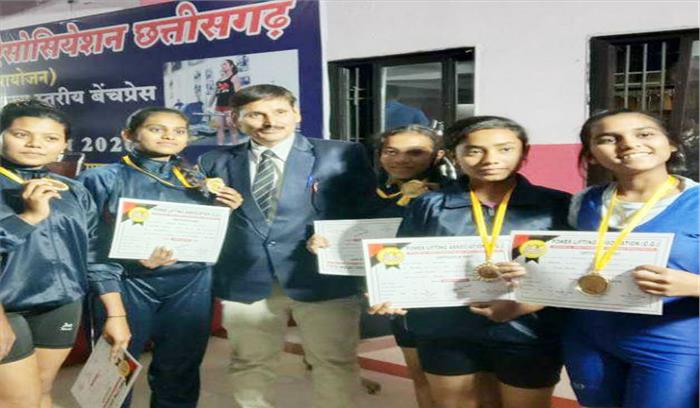 ताम्रकार हेल्थ सेंटर रायपुर के पांच महिला पावर लिफ्टर को गोल्ड मैडल मिला