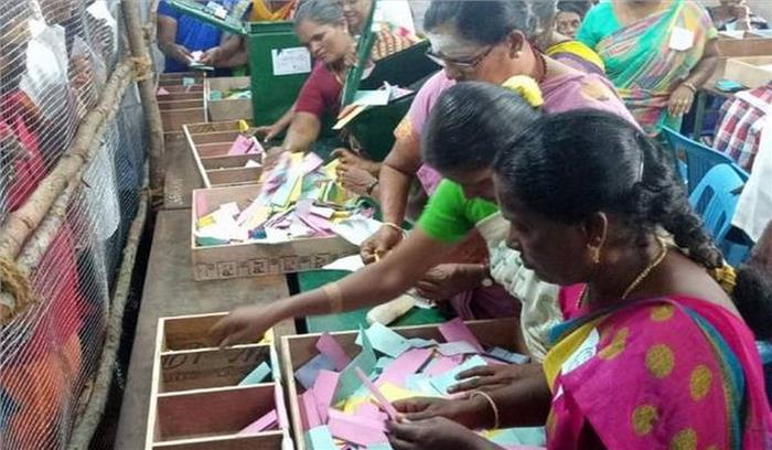 ग्रामीण निकाय चुनाव में द्रमुक आगे, अन्नाद्रमुक पीछे ग्रामीण निकाय चुनाव में द्रमुक आगे, अन्नाद्रमुक पीछे