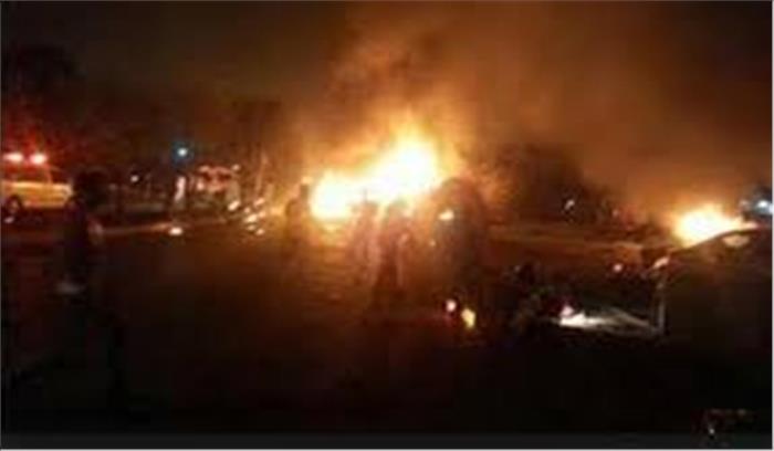 पटाखे से भरी लॉरी में विस्फोट से तीन लोगों की मौत ,10 झुलसे