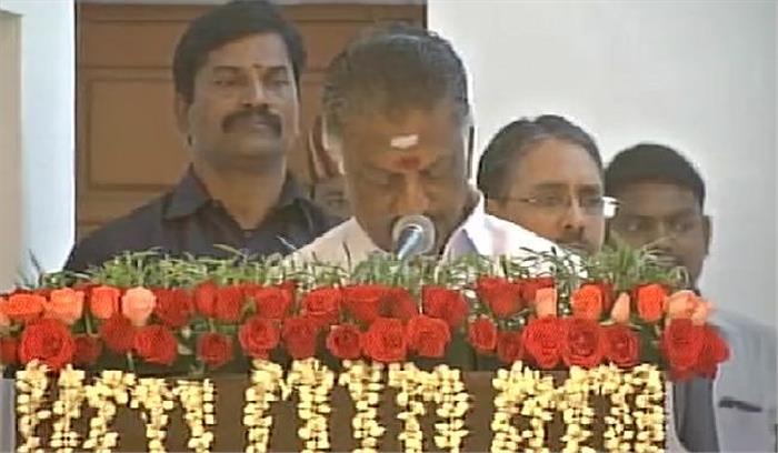 तमिलनाडु: पन्नीरसेल्वम ने कैबिनेट मंत्री पद की शपथ ली