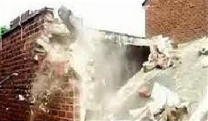 दीवार गिरने से 1 ही परिवार के 3 लोगों की मौत, 1 घायल