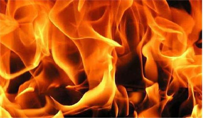 तमिलनाडु: कपड़े के शोरूम में लगी आग