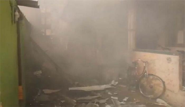 तमिलनाडु के कांचीपुरम में पटाखों में विस्फोट, तीन की मौत तमिलनाडु के कांचीपुरम में पटाखों में विस्फोट, तीन की मौत