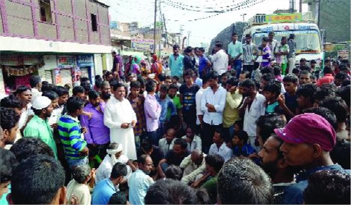 ट्रक ने बाइक सवार को रौंदा, दो की मौत