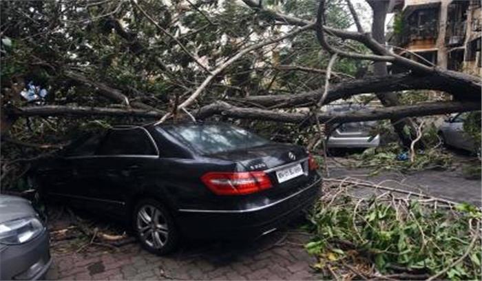 तौकते : महाराष्ट्र में 10 हजार से ज्यादा लोग तूफान की चपेट में, 49 शव बरामद