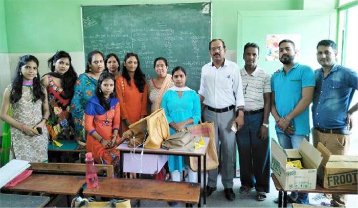 शिक्षक दिवस पर निबंध प्रतियोगिता आयोजित