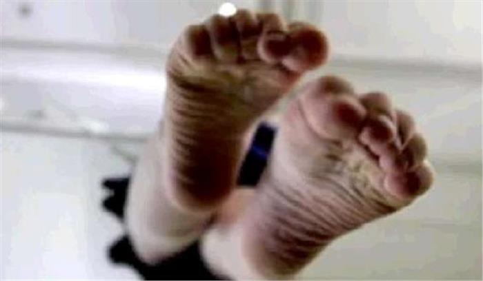  फांसी के फंदे पर किशोर का शव लटका मिला 